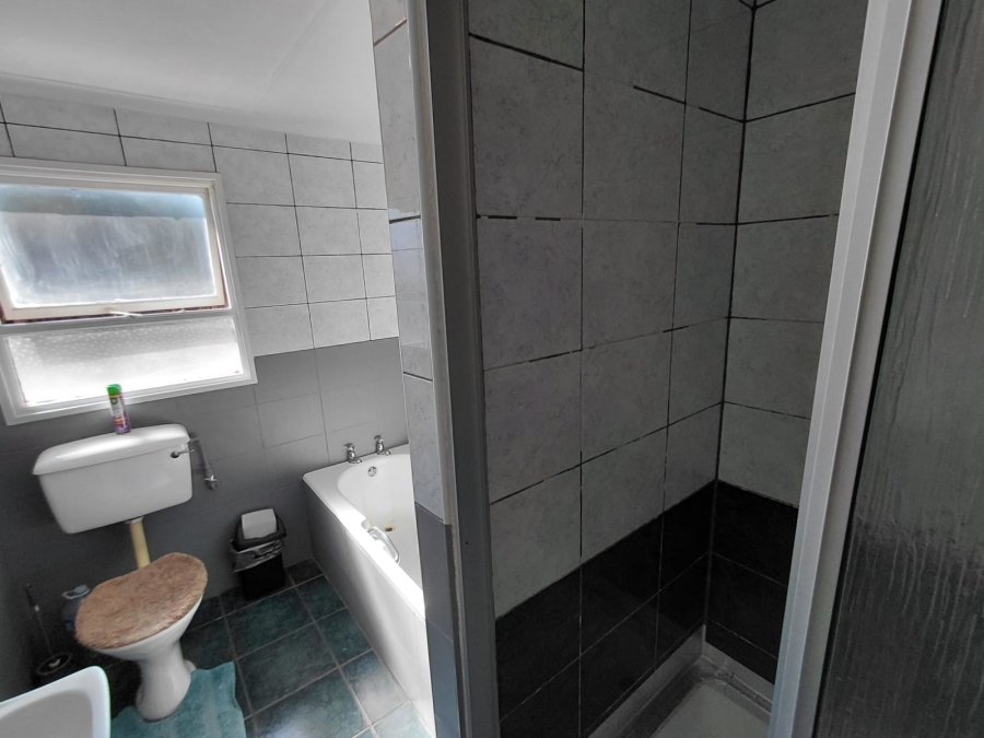 5 Bedroom Property for Sale in C Place Eastern Cape